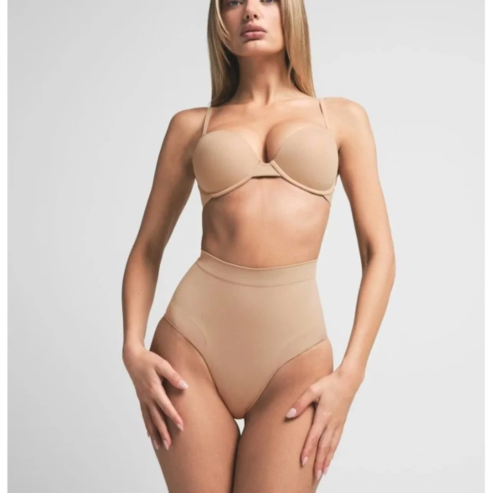 Skims Seamless Sculpt Mid Waist Brief Clay, Large